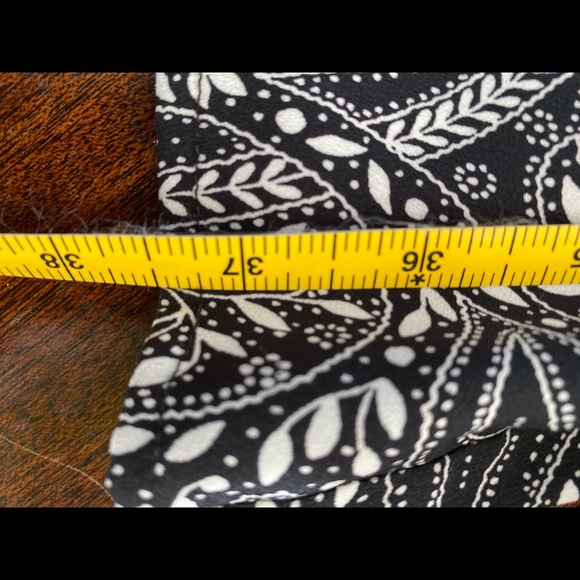 Loft woman’s dress size L. Long sleeve keyhole button back - Picture 8 of 9